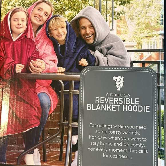 CUDDLE CREW Reversible Blanket Hoodies Burgundy One Size Fits Most NWT - Picture 12 of 12